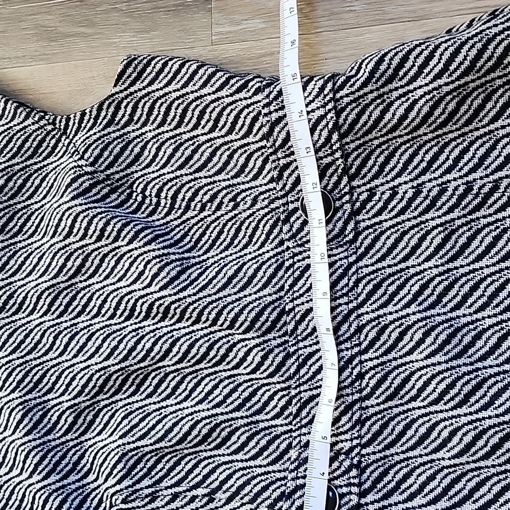 Elegant Black and White Women's Dress - Picture 5 of 11
